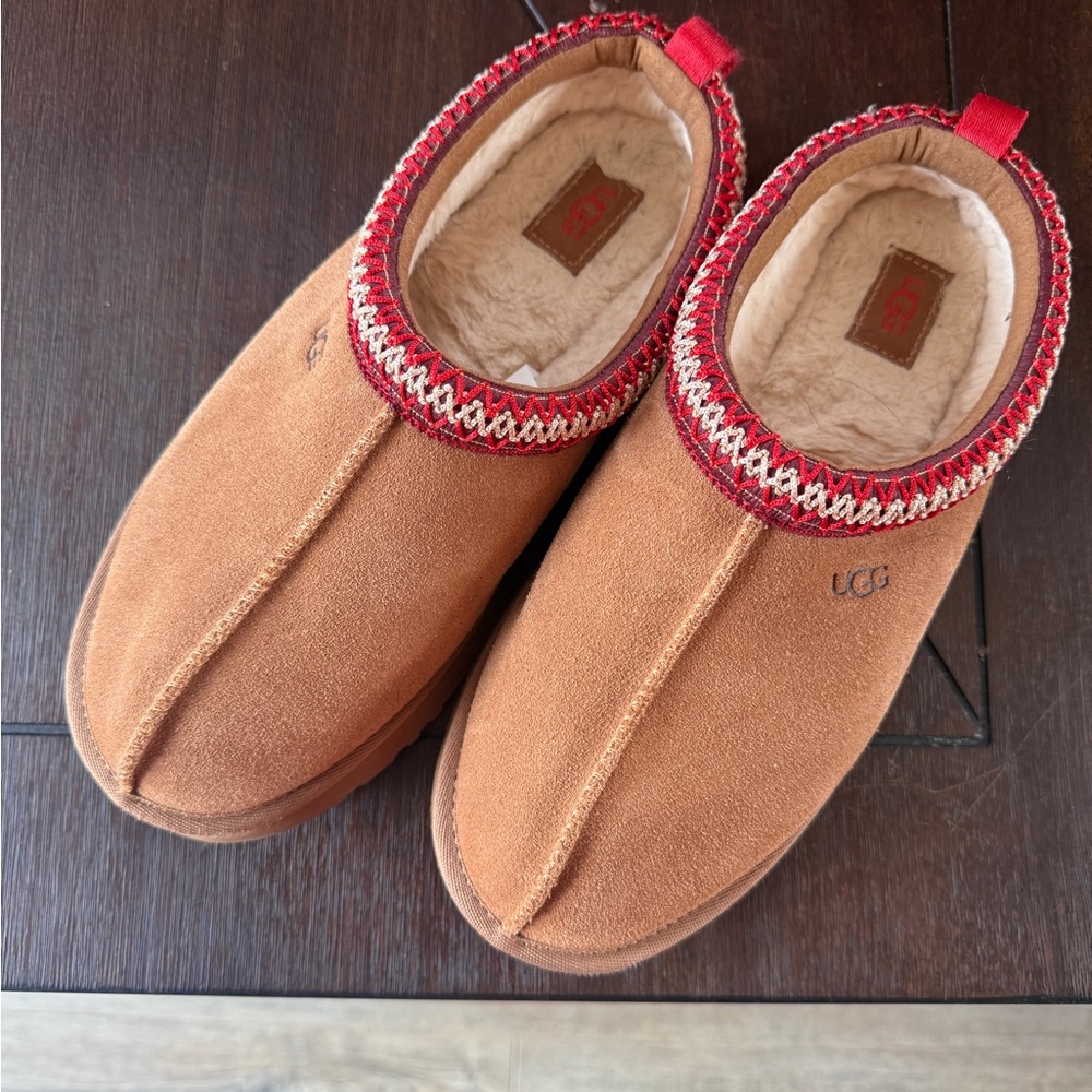 UGG Tazz Slippers with Red and White Embroidery - Picture 2 of 6